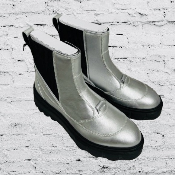 Sorel, Women’s, Caribou Pull-On Chelsea Boots Waterproof 10M Color: Pure Silver - Picture 9 of 10